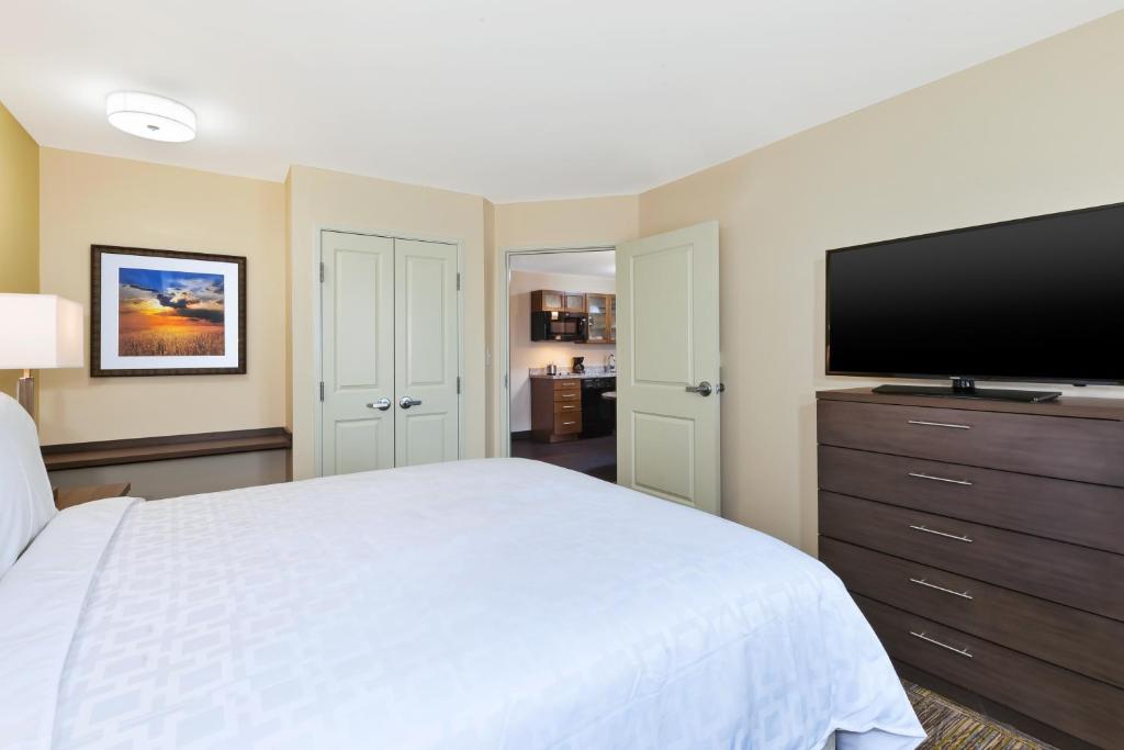 Candlewood Suites Louisville - NE Downtown Area