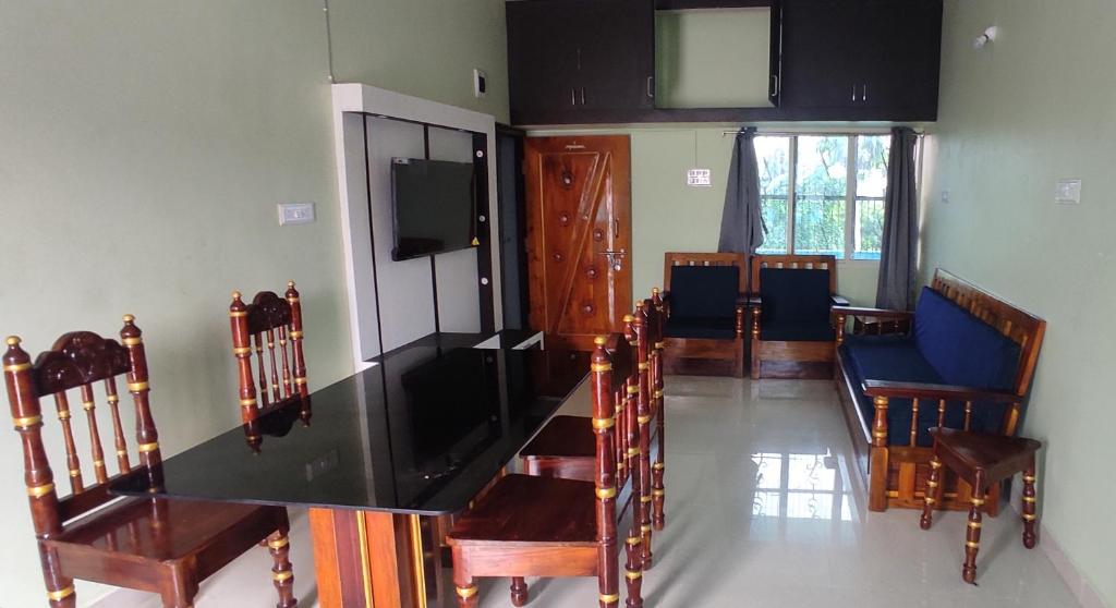 Gaur Homestay Deluxe AC Apartments