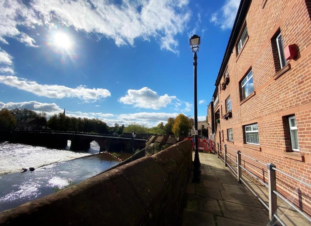 Chester City-Walls Overlooking River (Central Location)