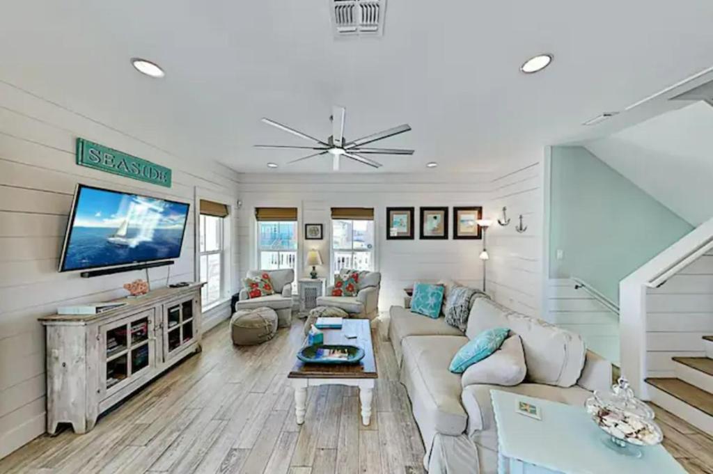 Steps to The Beach! Beautiful 4 BDRM 5 Bath Home W/Pool & Hot Tub