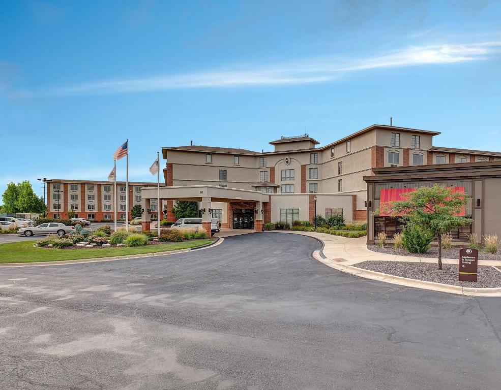 DoubleTree by Hilton Bloomington