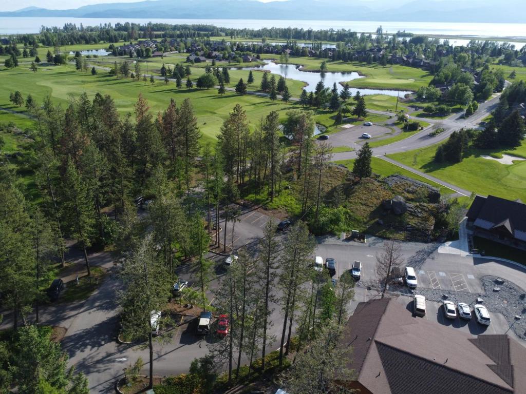 The Glacier at the Clubhouse Townhomes - Rustic Modern Luxury Townhomes on Golf Course