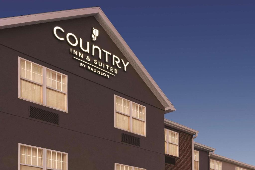 Country Inn & Suites by Radisson, Dubuque, IA