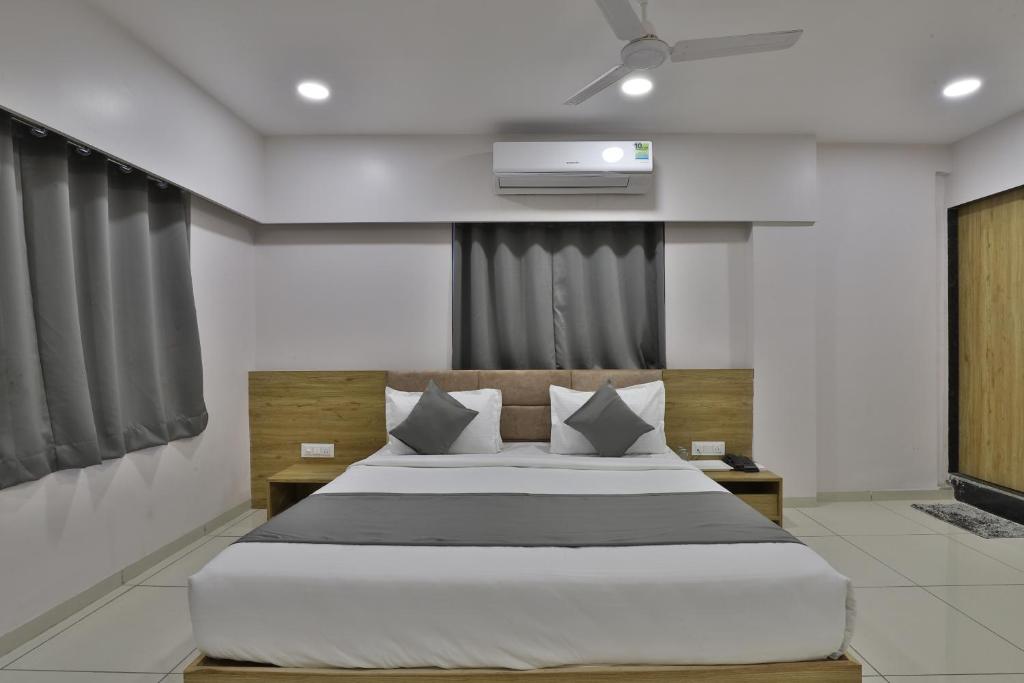 hotel monville group vadodara