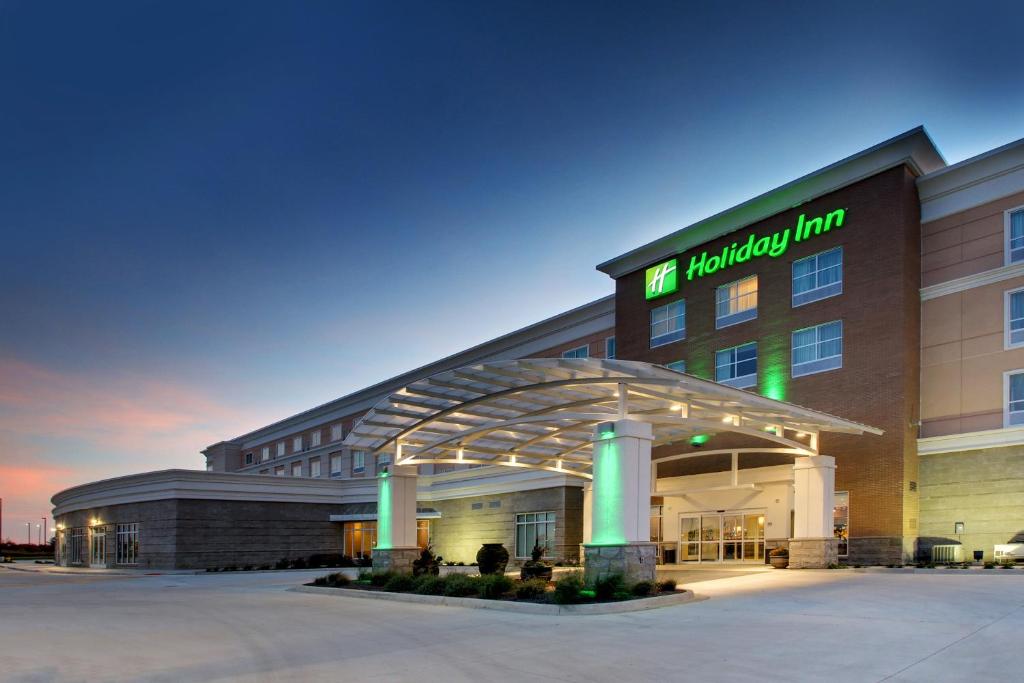 Holiday Inn & Suites Peoria at Grand Prairie, an IHG Hotel