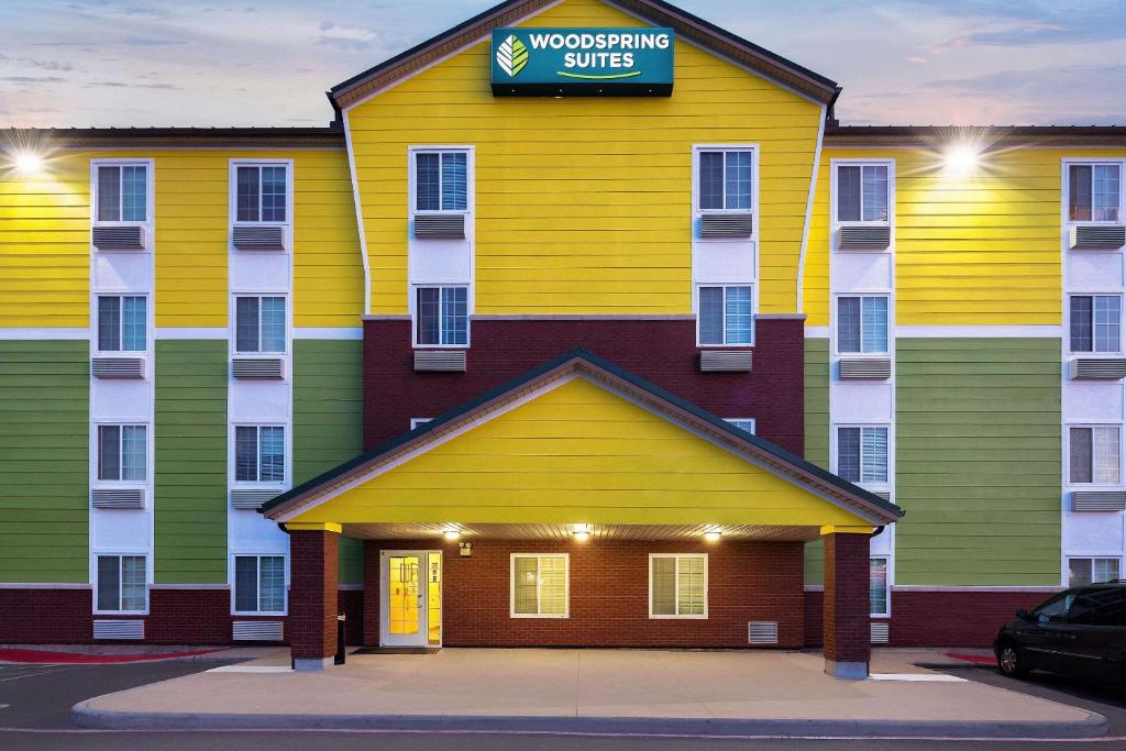 WoodSpring Suites Tyler Rose Garden