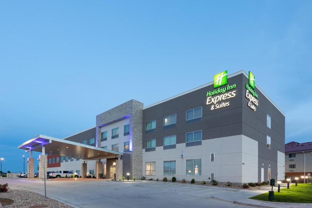 Holiday Inn Express & Suites - Firestone - Longmont , an IHG Hotel