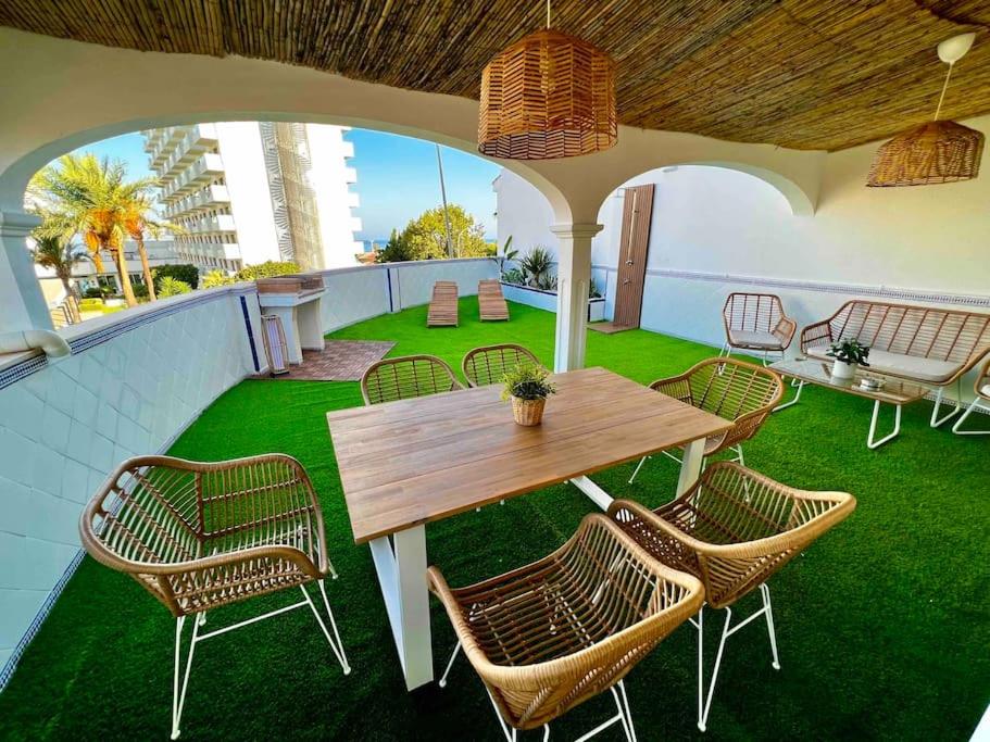 Apartamento con gran terraza junto a la playa