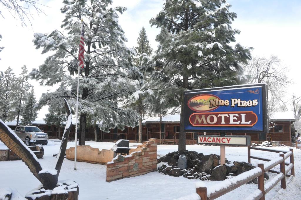 Nine Pines Motel