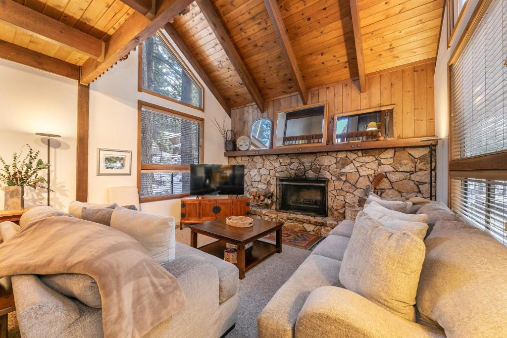 4BD Tahoe Retreat One Mile from Northstar