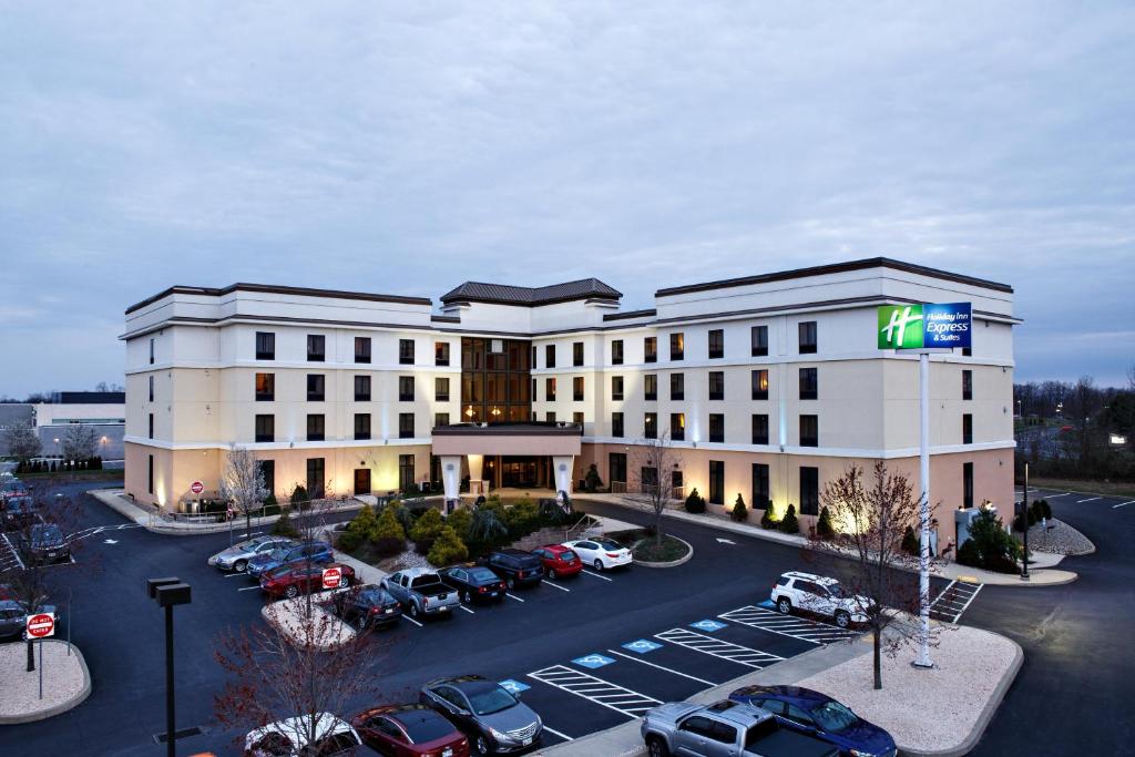 Holiday Inn Express Harrisburg West, an IHG Hotel