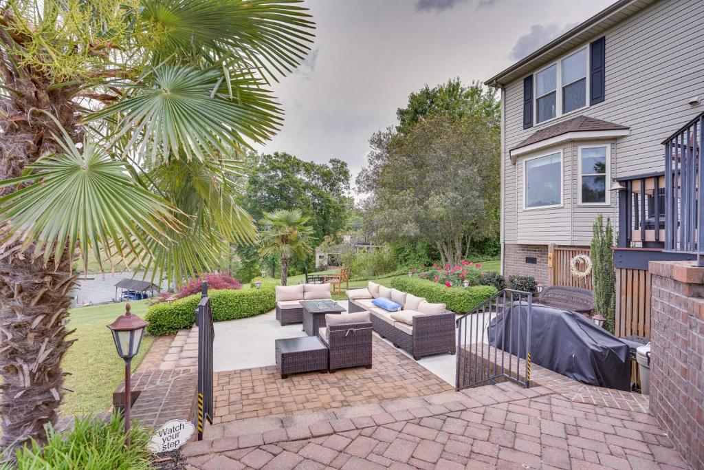 Lakefront Home with Outdoor Oasis, Kayaks, Dock